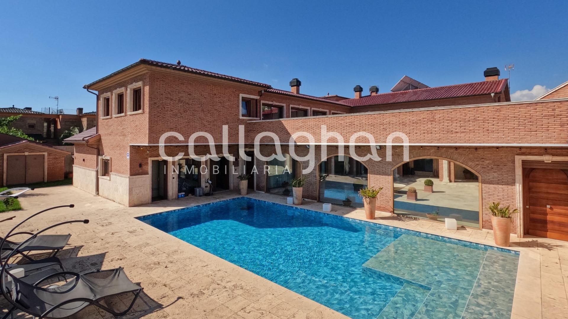 Swimming pool of House or chalet for sale in Burriana / Borriana  with Air Conditioner, Heating and Private garden