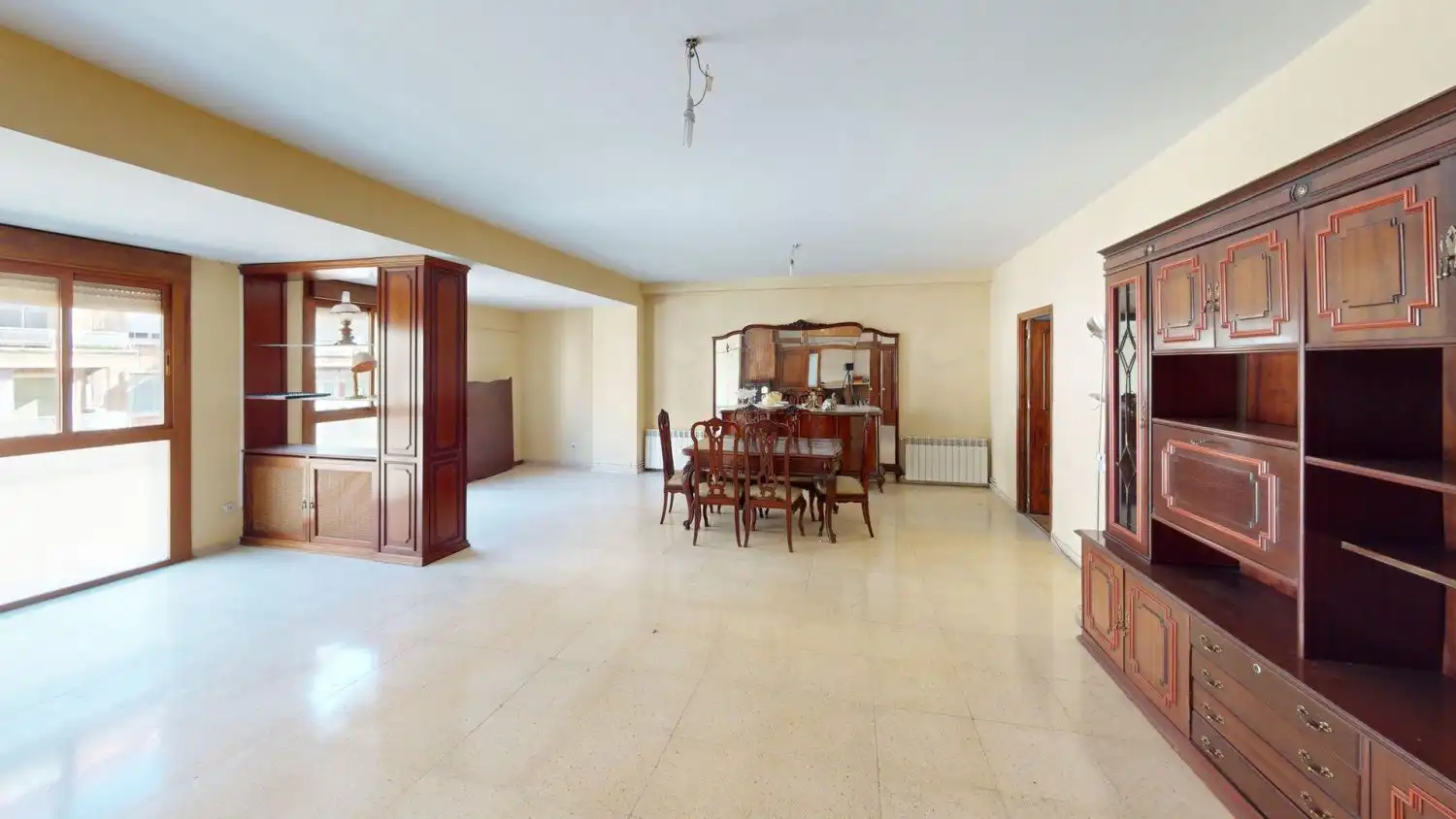 Comedor de Piso en venta en Sevilla con Calefacción, Terraza y Trastero