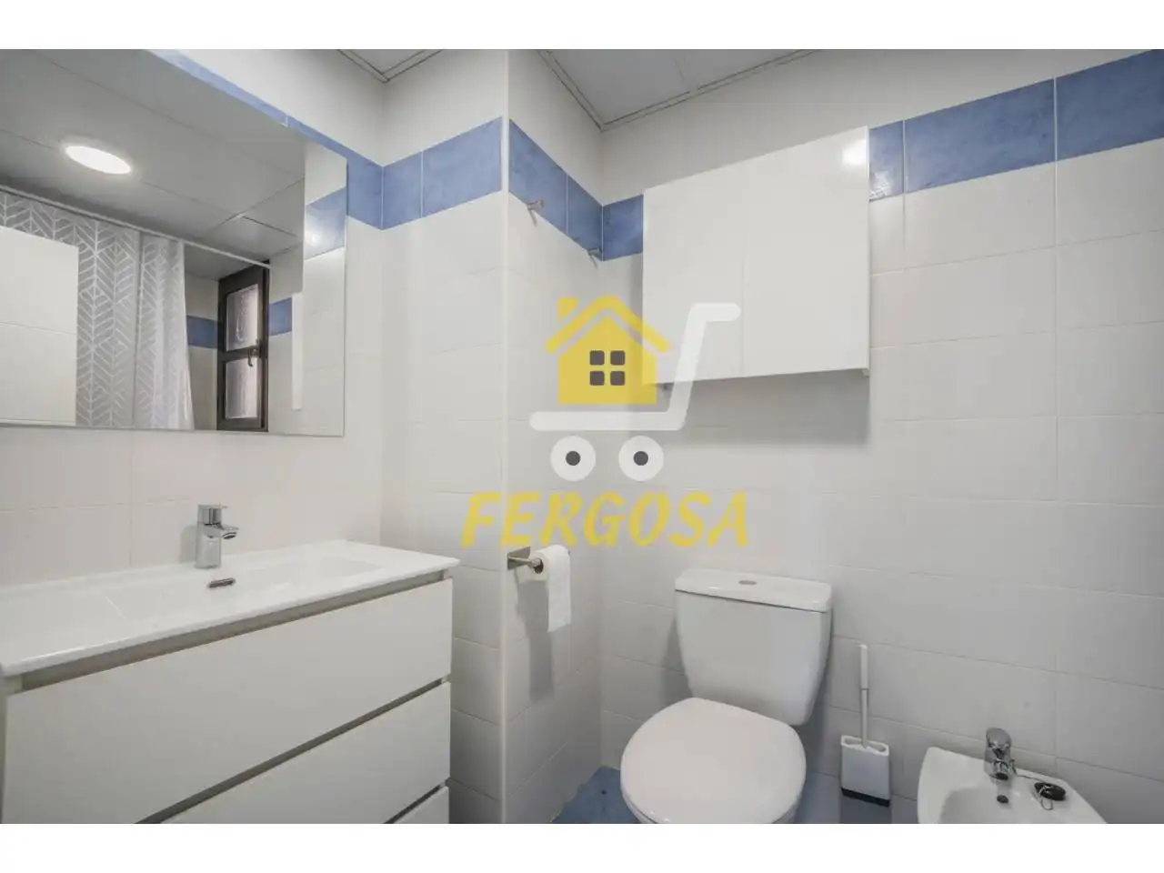 Baño de Piso en venta en Navalcarnero con Aire acondicionado, Calefacción y Piscina comunitaria