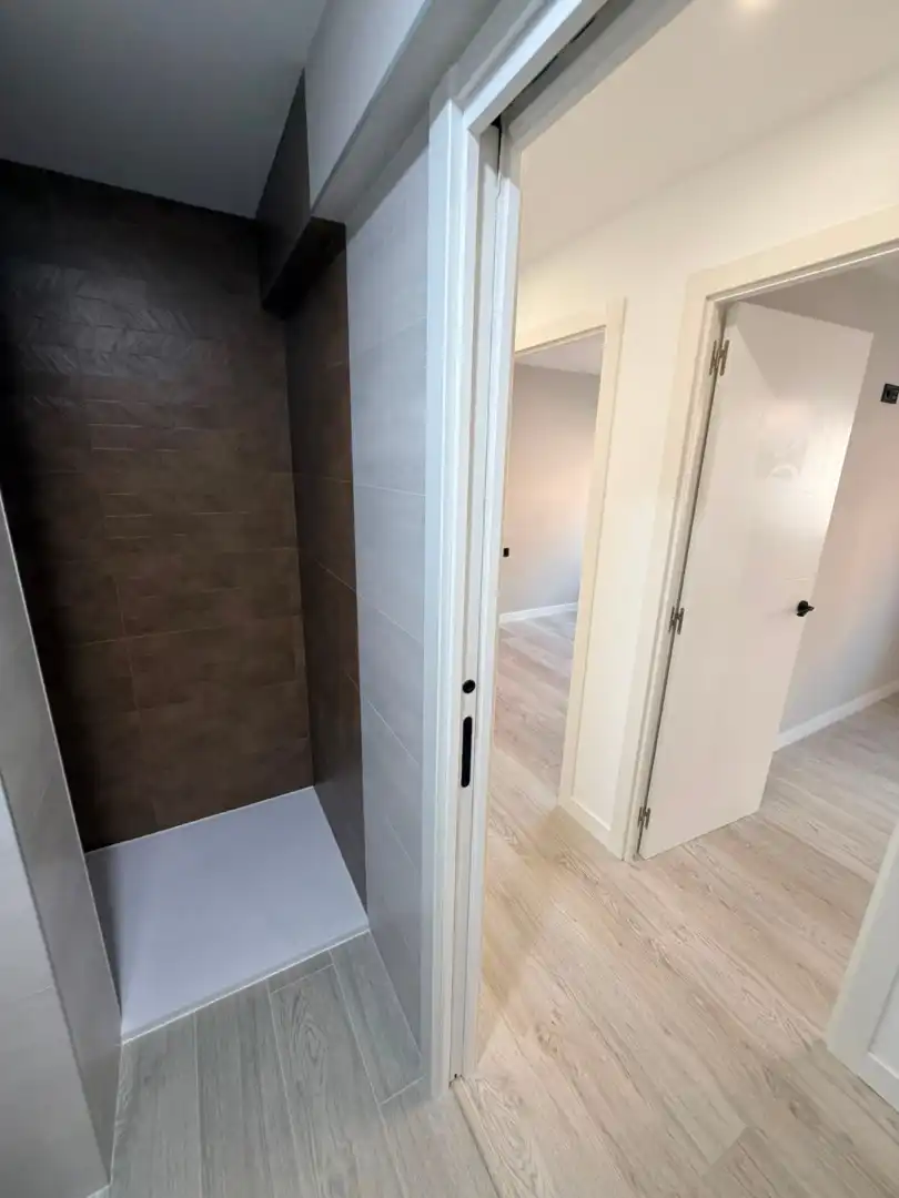 Baño de Piso en venta en Barakaldo  con Horno y Lavadora