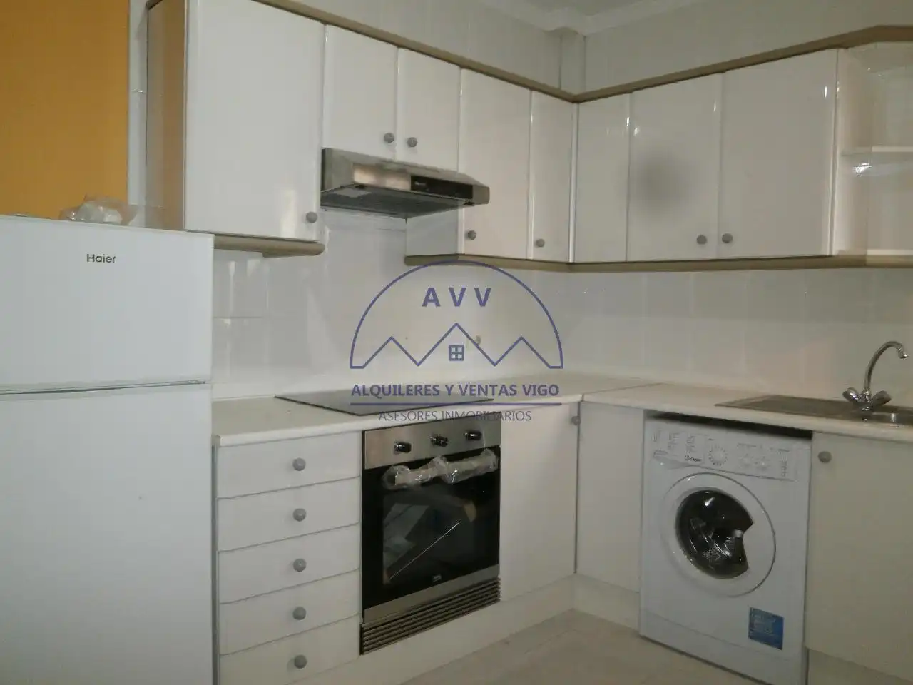 Kitchen of Flat for rent in Vigo   with Parquet flooring