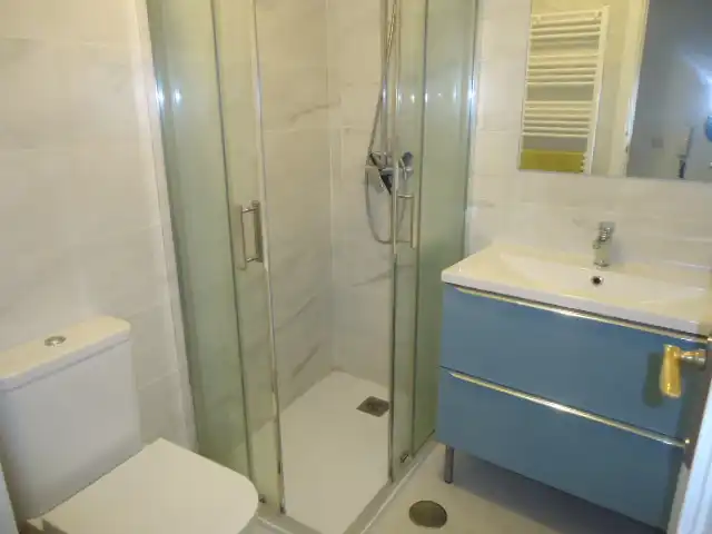 Baño de Dúplex de alquiler en Granada con Calefacción, Terraza y Amueblado