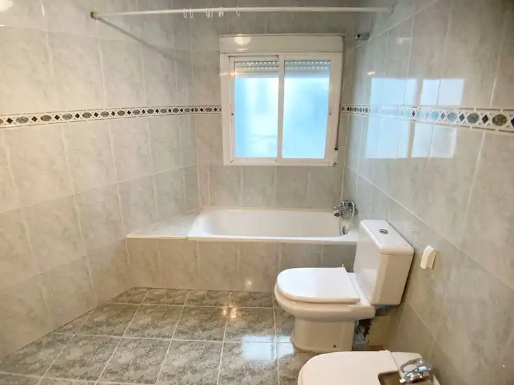 Bathroom of Flat for sale in Madrid  with Heating, Terrace and Oven