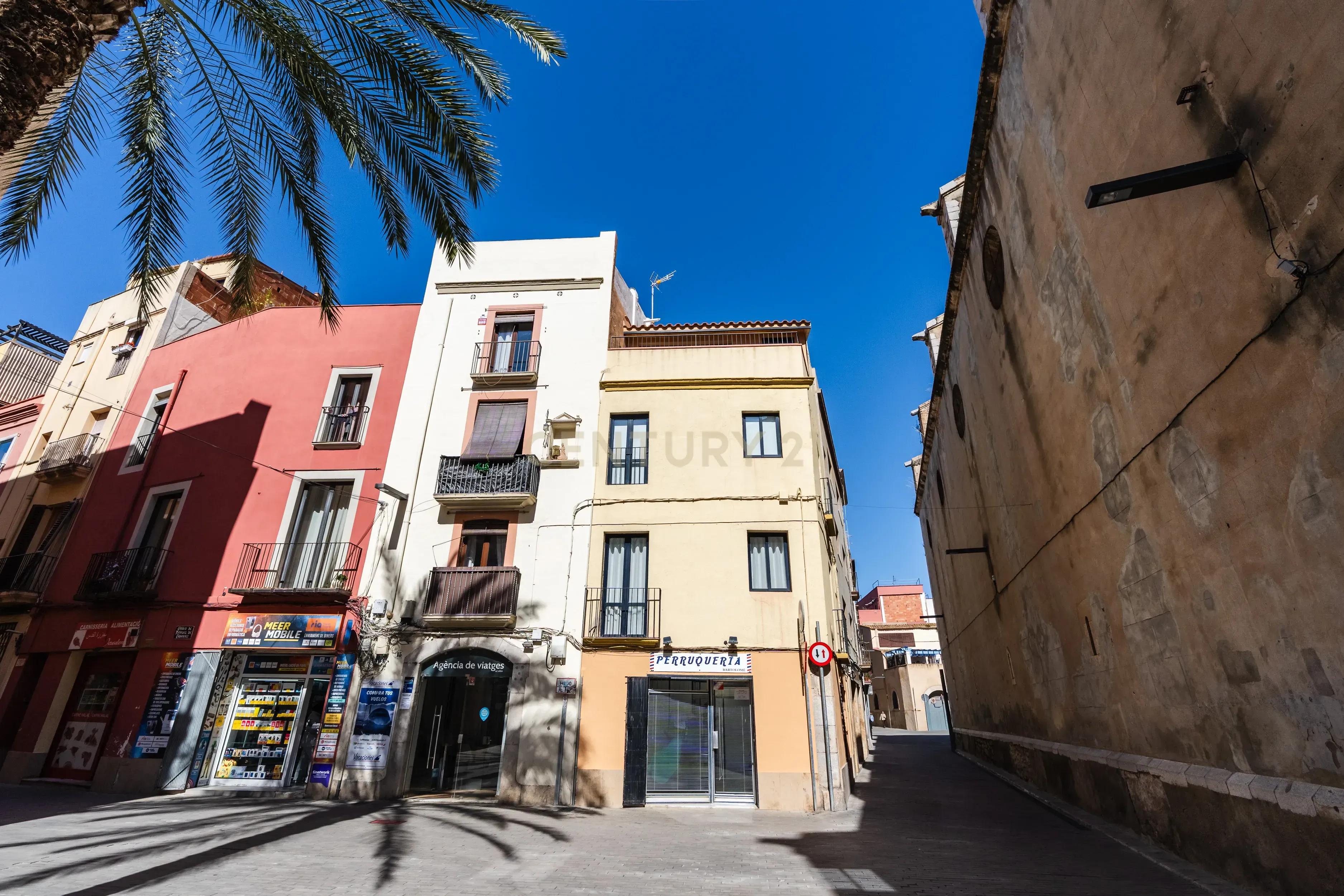 Exterior view of Houses for sale in Vilanova i la Geltrú  with Air Conditioner and Alarm