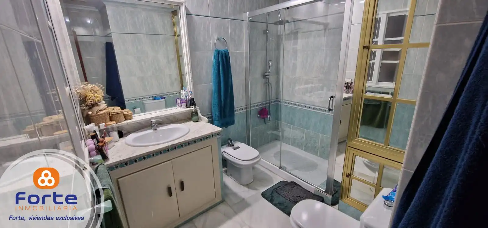 Bathroom of Flat for sale in Córdoba  with Air Conditioner