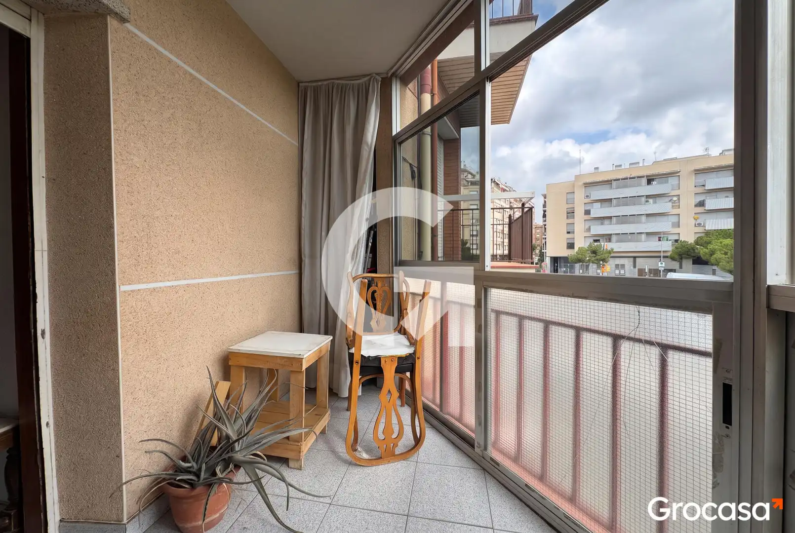 Terrassa de Pis en venda en L'Hospitalet de Llobregat amb Moblat, Forn i Balcó
