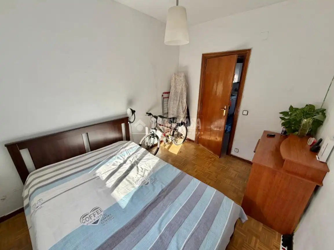 Bedroom of Flat for sale in Madrid