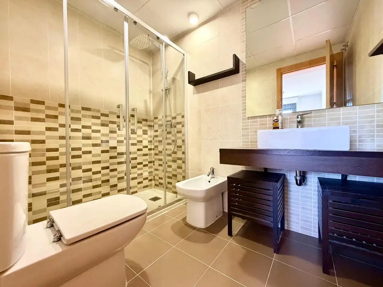 Baño de Piso en venta en Madrid con Aire acondicionado, Calefacción y Jardín privado