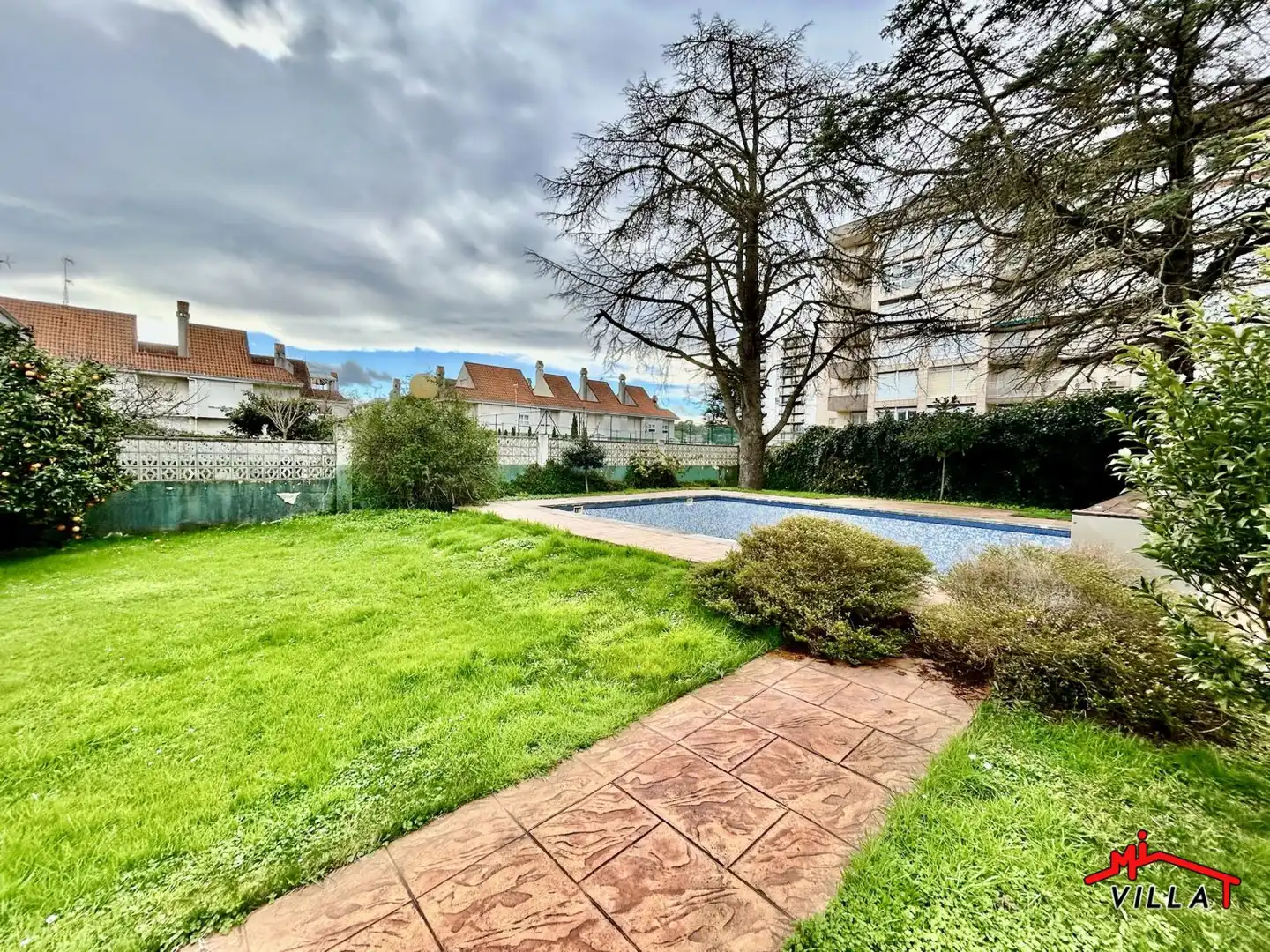 Schwimmbecken von Haus oder Chalet zum Verkauf in Laredo mit Heizung und Terrasse