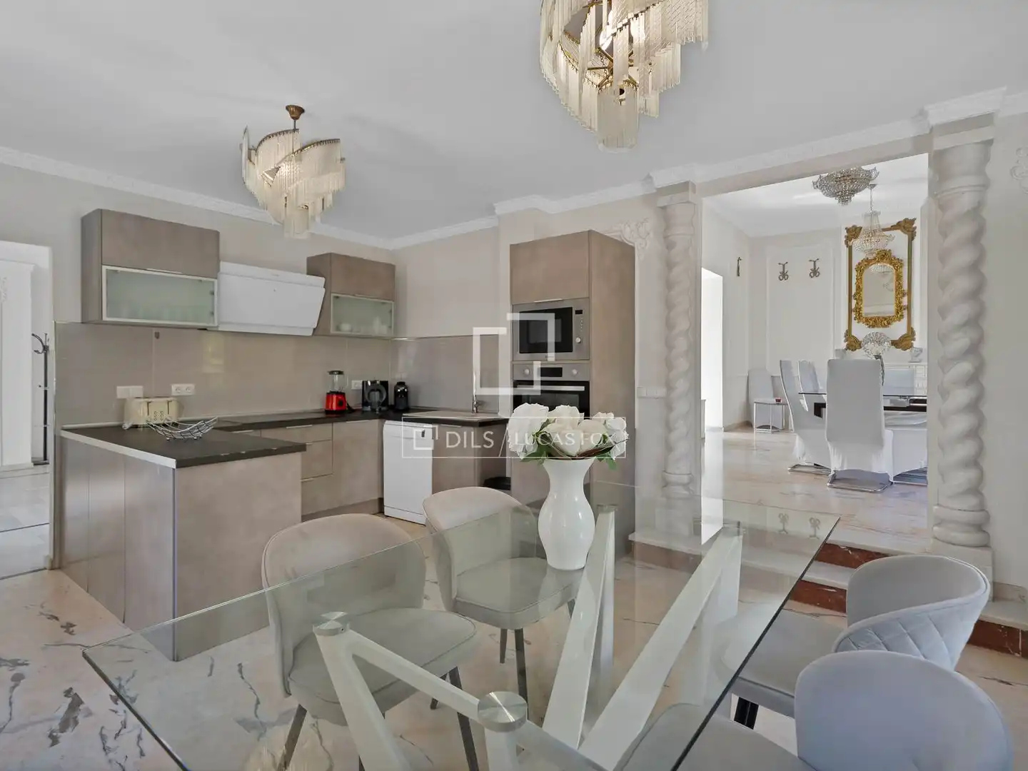 Cocina de Casa o chalet en venta en Marbella con Aire acondicionado, Calefacción y Jardín privado