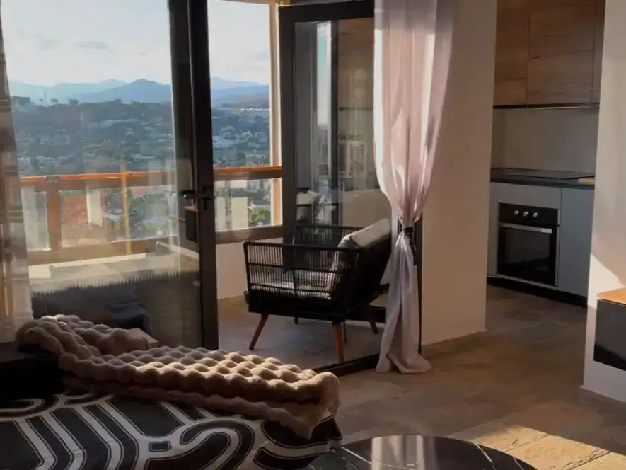Terrasse von Wohnung zur Miete in Marbella mit Klimaanlage, Schwimmbad und Möbliert