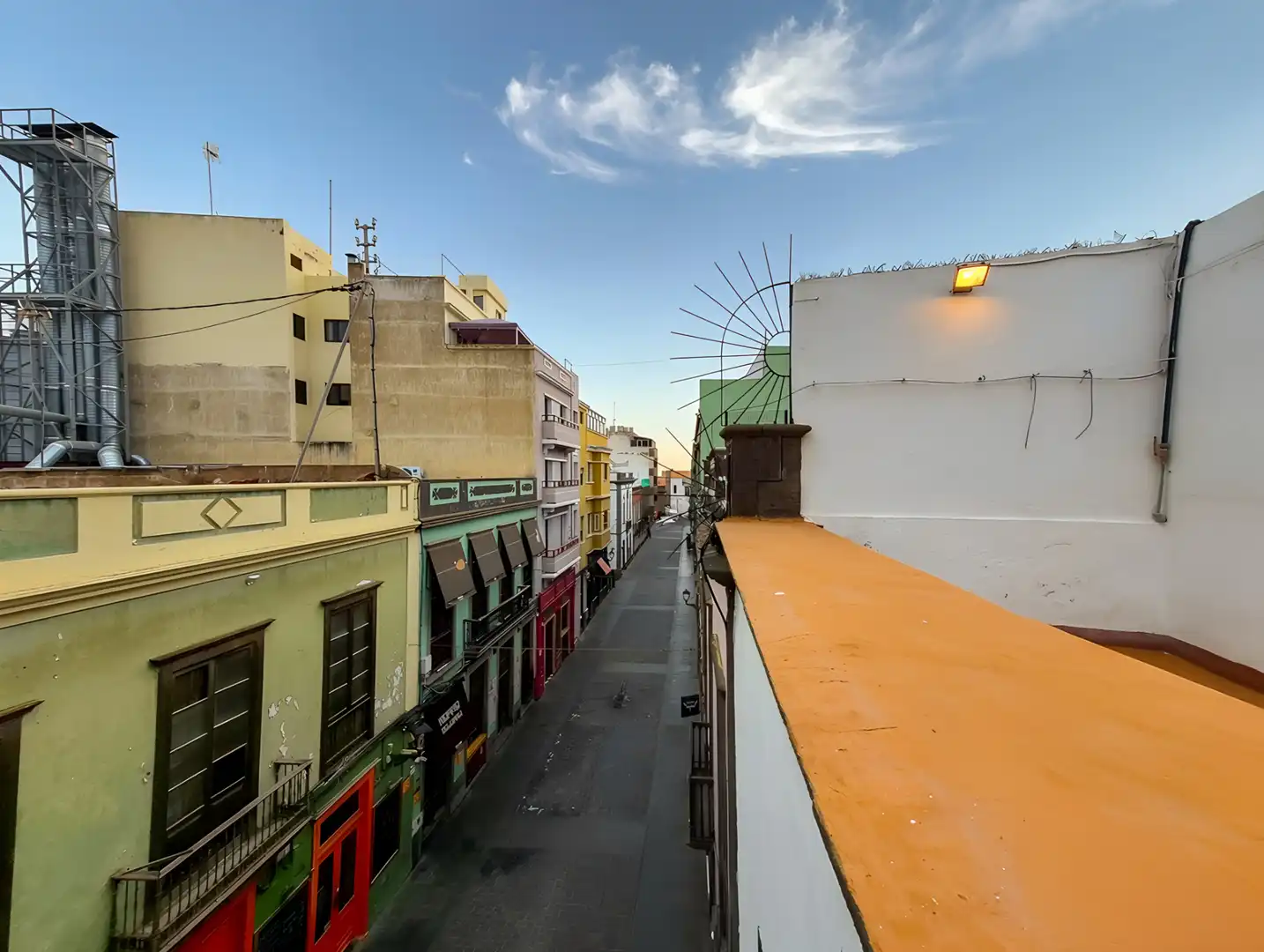 Vista exterior de Casa o xalet en venda en Las Palmas de Gran Canaria amb Terrassa, Traster i Moblat