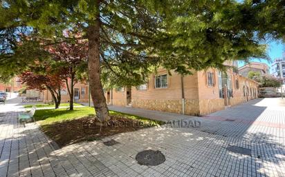 Vista exterior de Casa o xalet en venda en Burgos Capital amb Calefacció