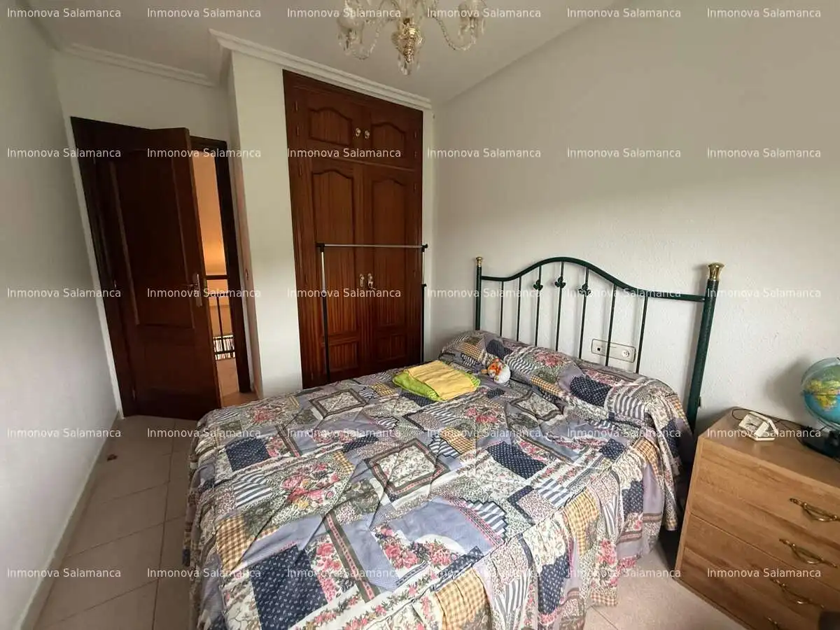 Dormitori de Casa o xalet en venda en Membribe de la Sierra amb Calefacció, Jardí privat i Moblat