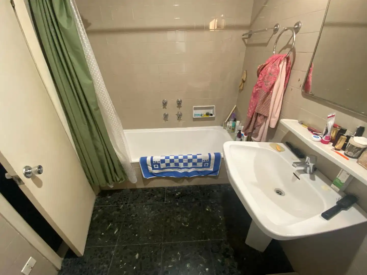 Bany de Pis en venda en Oviedo  amb Calefacció, Terrassa i Traster