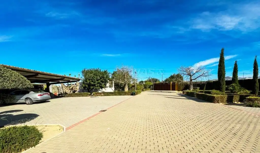 Casa o xalet en venda en Orihuela amb Aire condicionat, Jardí privat i Traster