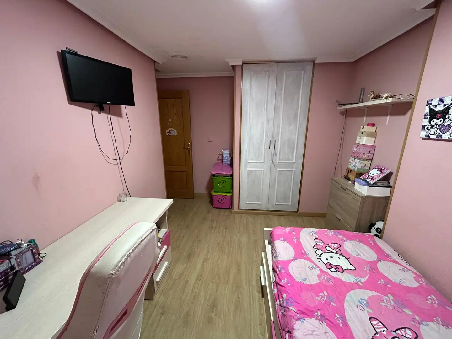 Dormitori de Apartament en venda en Torrevieja amb Terrassa i Balcó