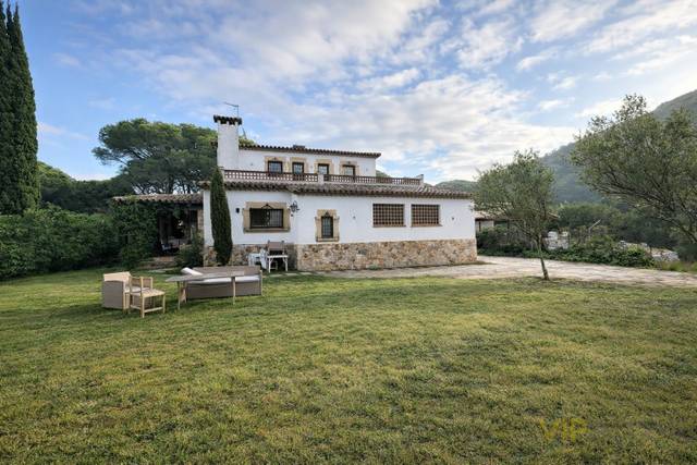 Casa-chalet en Venta en  dels pirineus en Golf Costa Brava