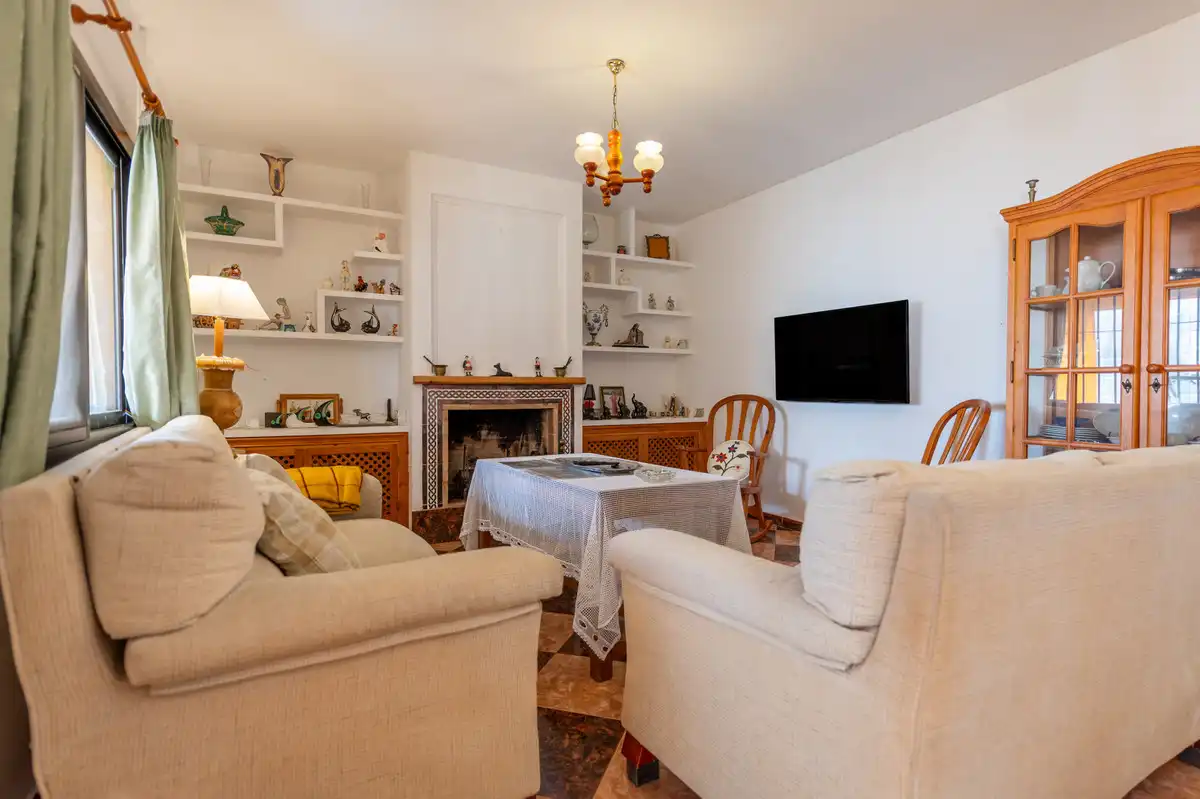 Sala de estar de Casa adosada en venta en Marbella con Aire acondicionado y Terraza