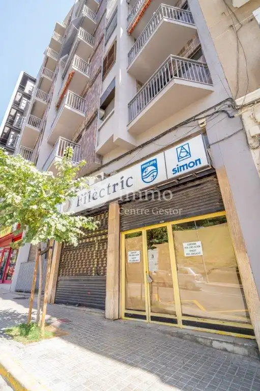 Locale commerciale in vendita a Carrer Salmeron 12, imagen 2