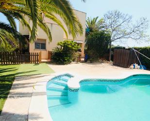 Piscina de Casa o xalet en venda en Vilanova i la Geltrú amb Terrassa