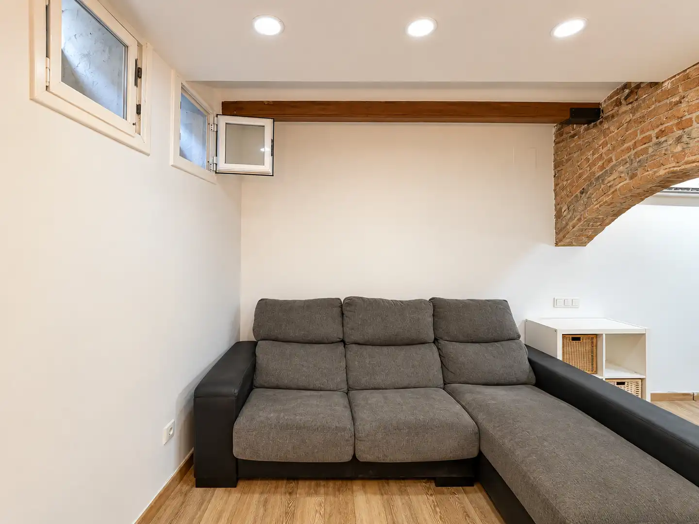 Study for sale in Sant Adrià de Besòs  with Air Conditioner, Parquet flooring and Furnished