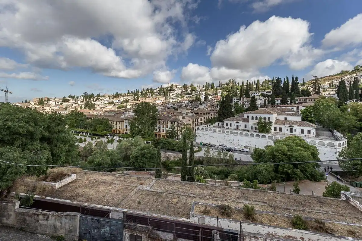 Vista exterior de Casa o xalet en venda en Granada amb Terrassa i Balcó