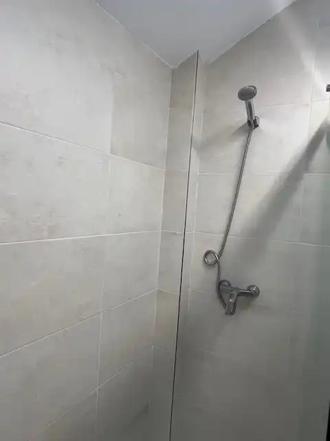 Badezimmer von Dachboden zur Miete in Santander mit Heizung, Privatgarten und Abstellraum