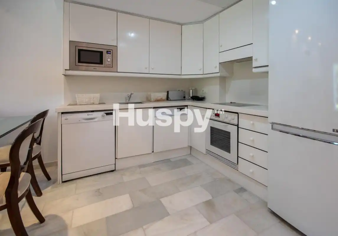 Küche von Wohnung zur Miete in Nueva Andalucía