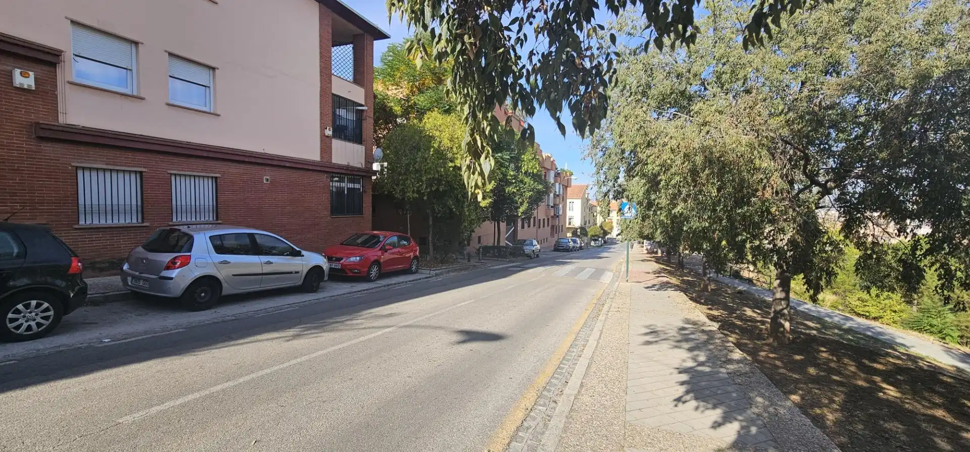 Außenansicht von Garage zum Verkauf in Granada