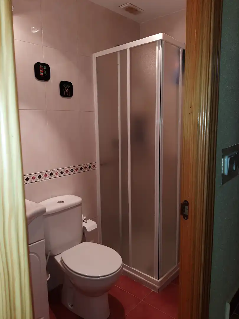 Bathroom of Flat for rent in Valencia  with Air Conditioner, Furnished and Oven