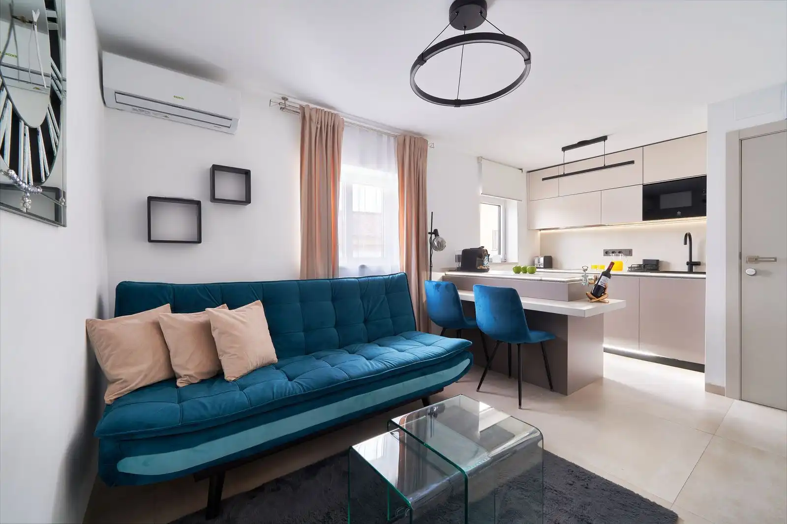 Sala de estar de Piso en venta en Marbella con Aire acondicionado, Amueblado y Microondas