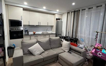 Living room of Flat for sale in  Madrid Capital  with Heating