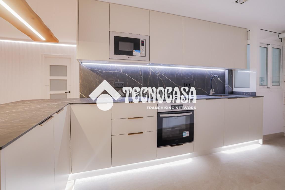 Cuina de Pis en venda en Badalona amb Aire condicionat, Calefacció i Parquet