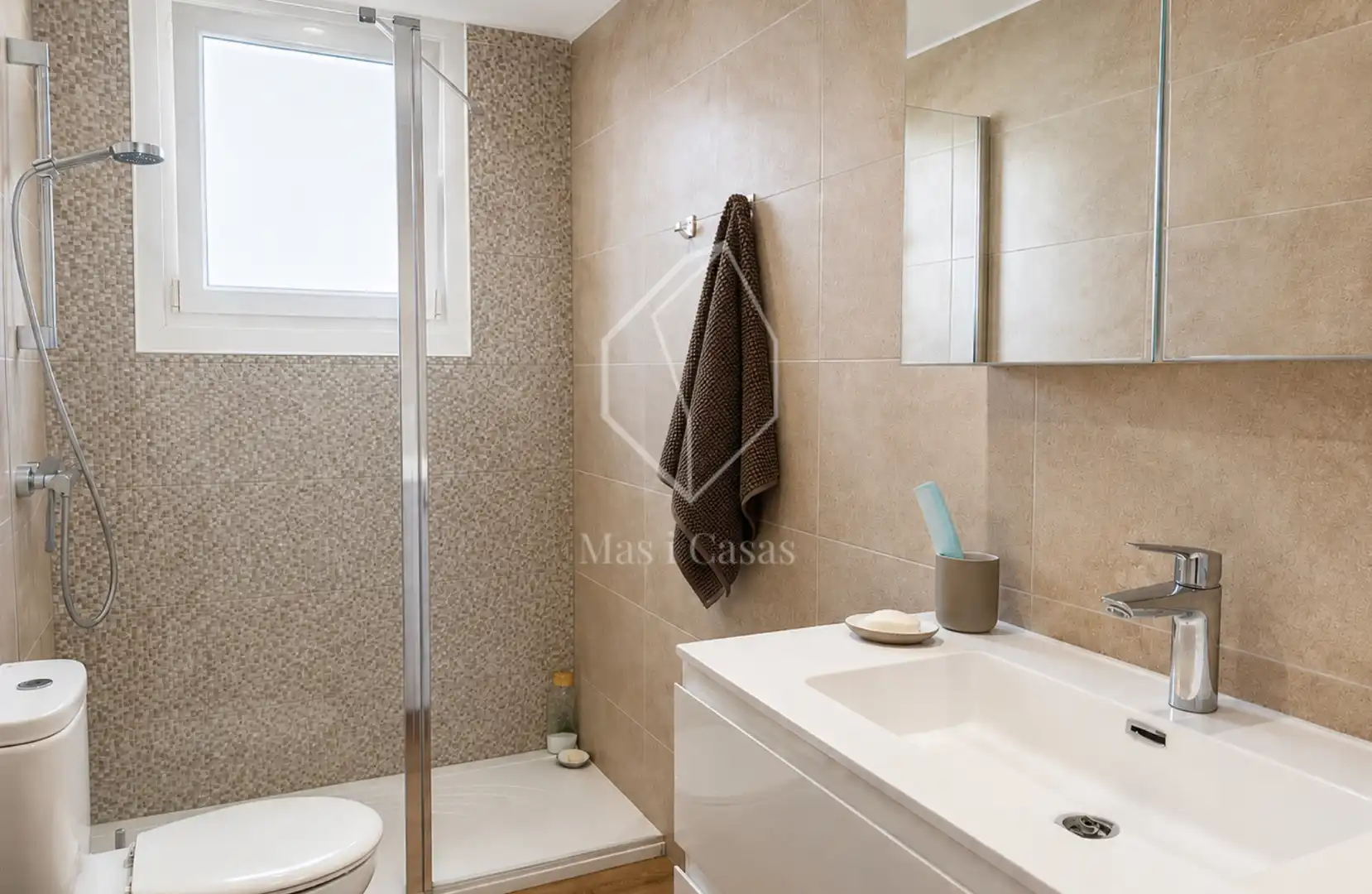 Baño de Apartamento en venta en L'Escala con Aire acondicionado, Calefacción y Terraza