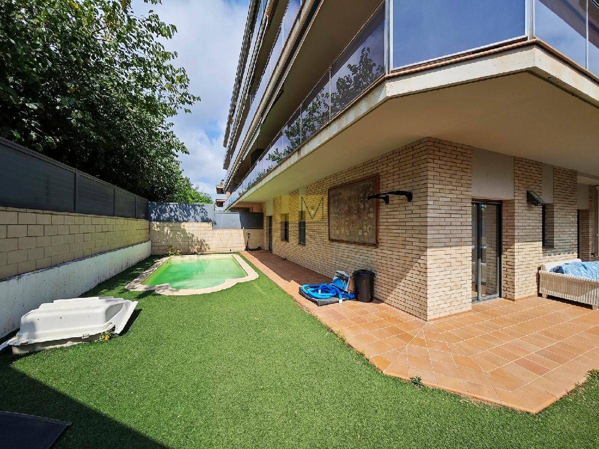 Vista exterior de Pis en venda en Vilanova i la Geltrú amb Aire condicionat, Calefacció i Terrassa