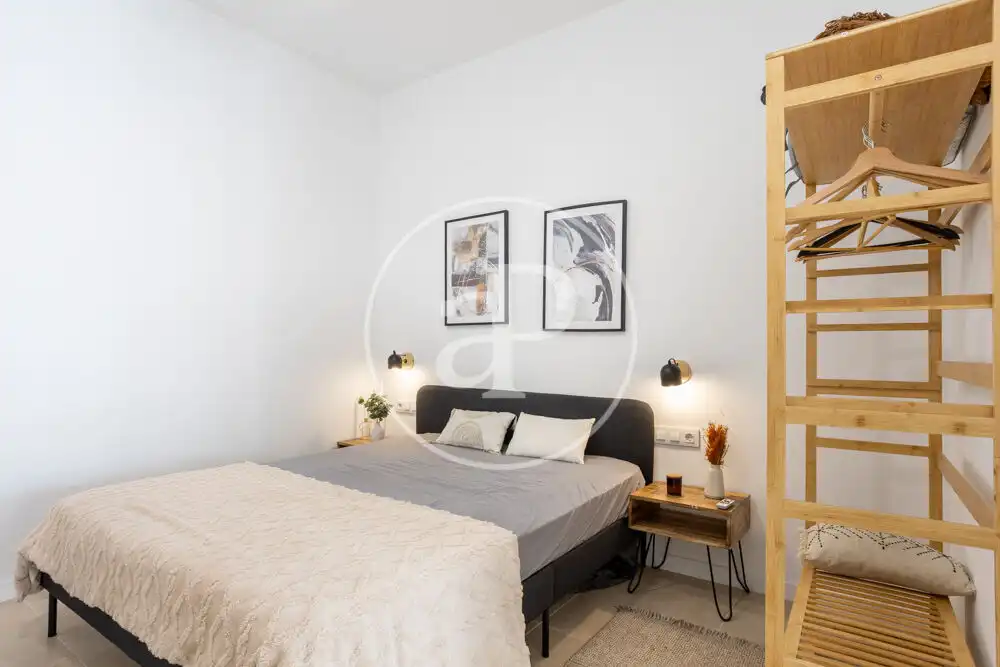 Dormitori de Loft de lloguer en Valencia amb Aire condicionat i Moblat