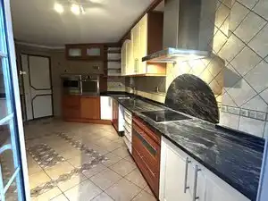 Kitchen of Flat for rent in Madrid  with Air Conditioner, Heating and Parquet flooring