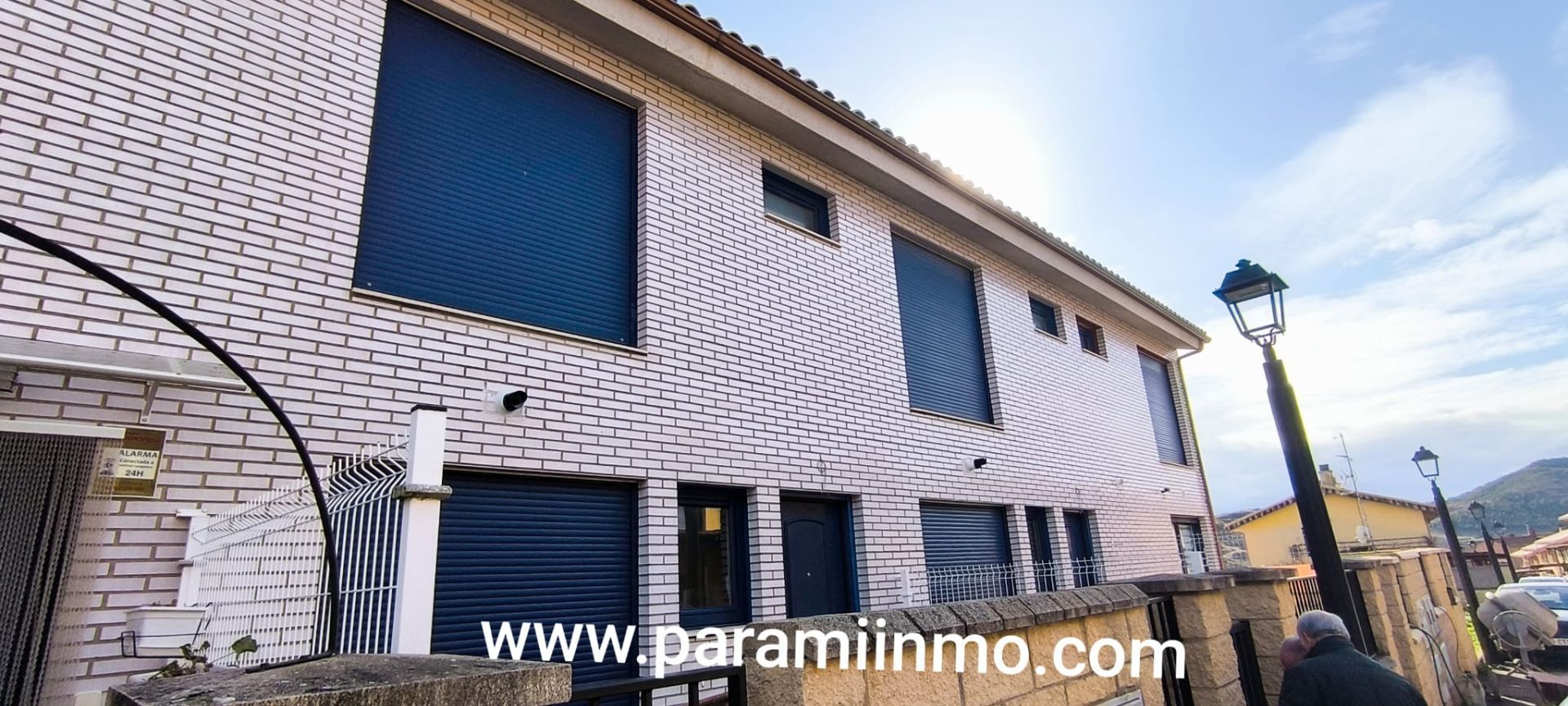 Vista exterior de Casa o xalet en venda en Hormilleja amb Calefacció, Jardí privat i Terrassa