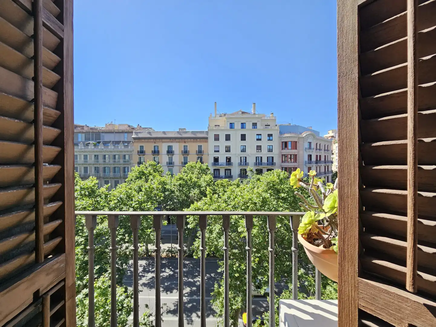 Vista exterior de Oficina de alquiler en Barcelona con Aire acondicionado, Calefacción y Balcón
