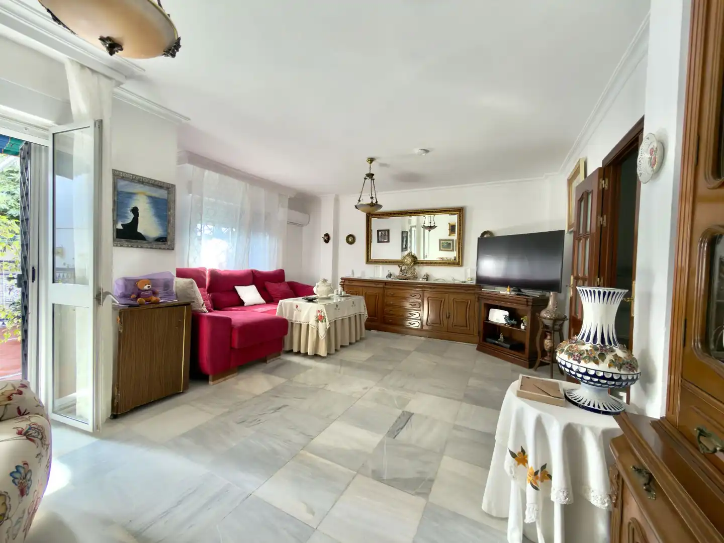 Sala d'estar de Casa o xalet en venda en Mairena del Aljarafe amb Aire condicionat, Calefacció i Terrassa