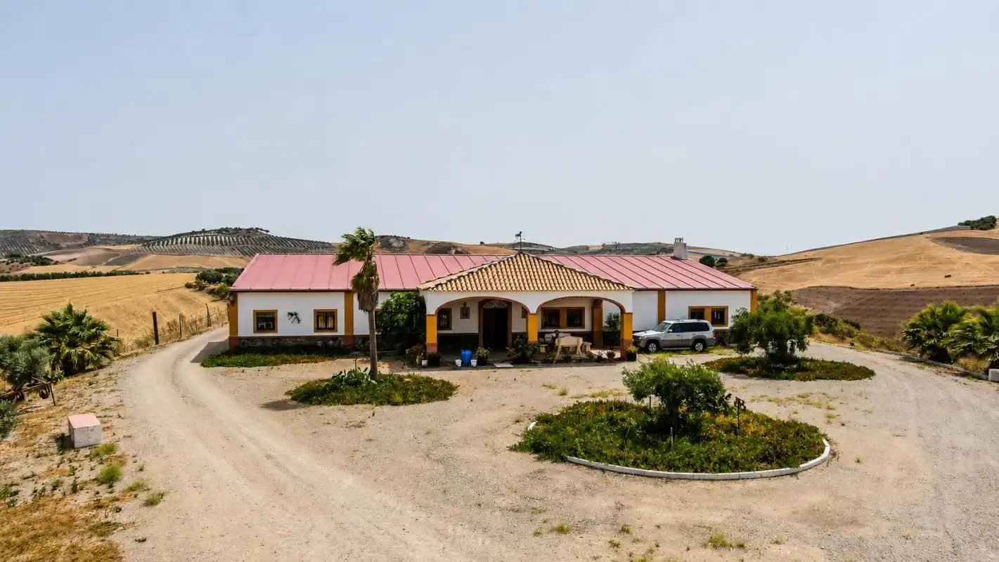 Vista exterior de Finca rústica en venda en El Saucejo amb Aire condicionat, Calefacció i Moblat