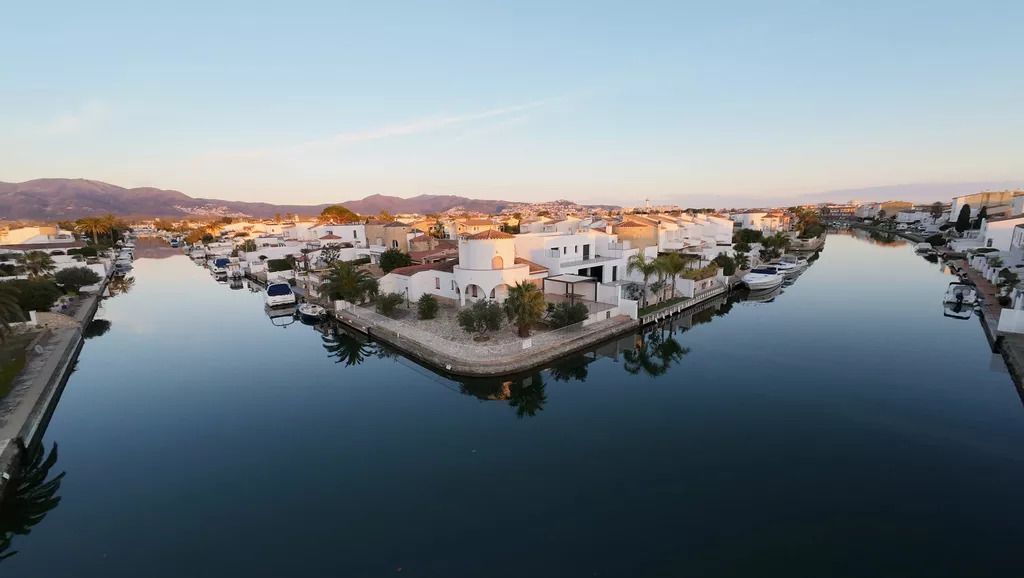 Exterior view of House or chalet for sale in Empuriabrava  with Private garden and Terrace