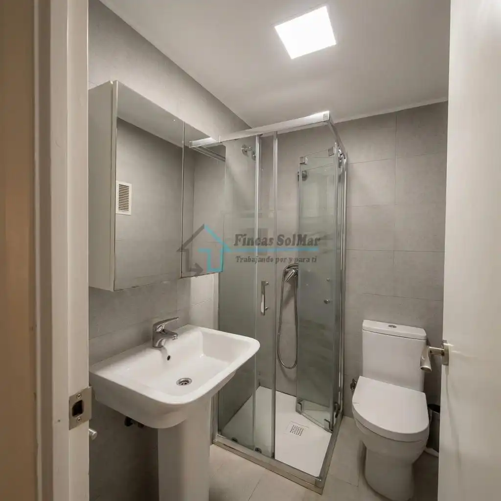 Bany de Apartament en venda en Castellón de la Plana / Castelló de la Plana amb Moblat i Balcó