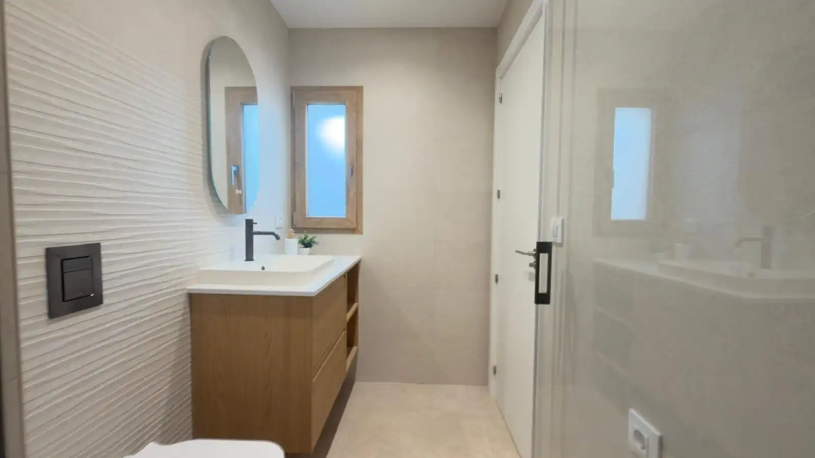 Bathroom of Houses for sale in Alaquàs  with Air Conditioner, Terrace and Furnished