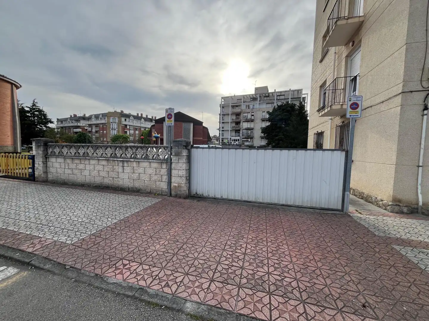 Aparcament de Planta baixa en venda en Colindres amb Calefacció i Jardí privat