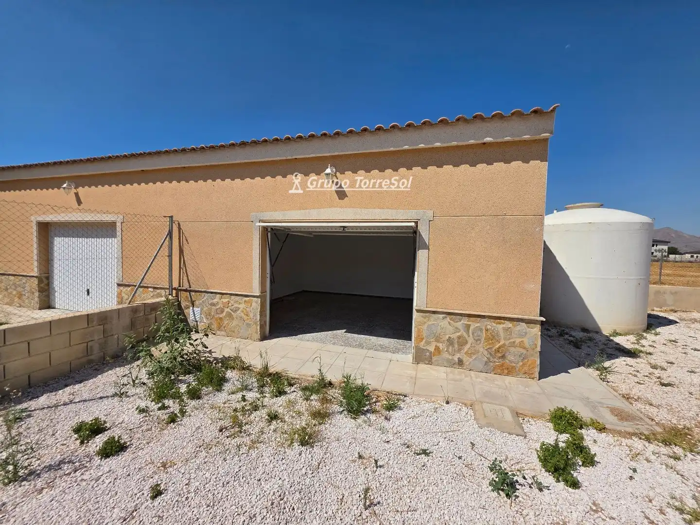 Vista exterior de Casa o xalet en venda en Catral amb Calefacció, Jardí privat i Terrassa