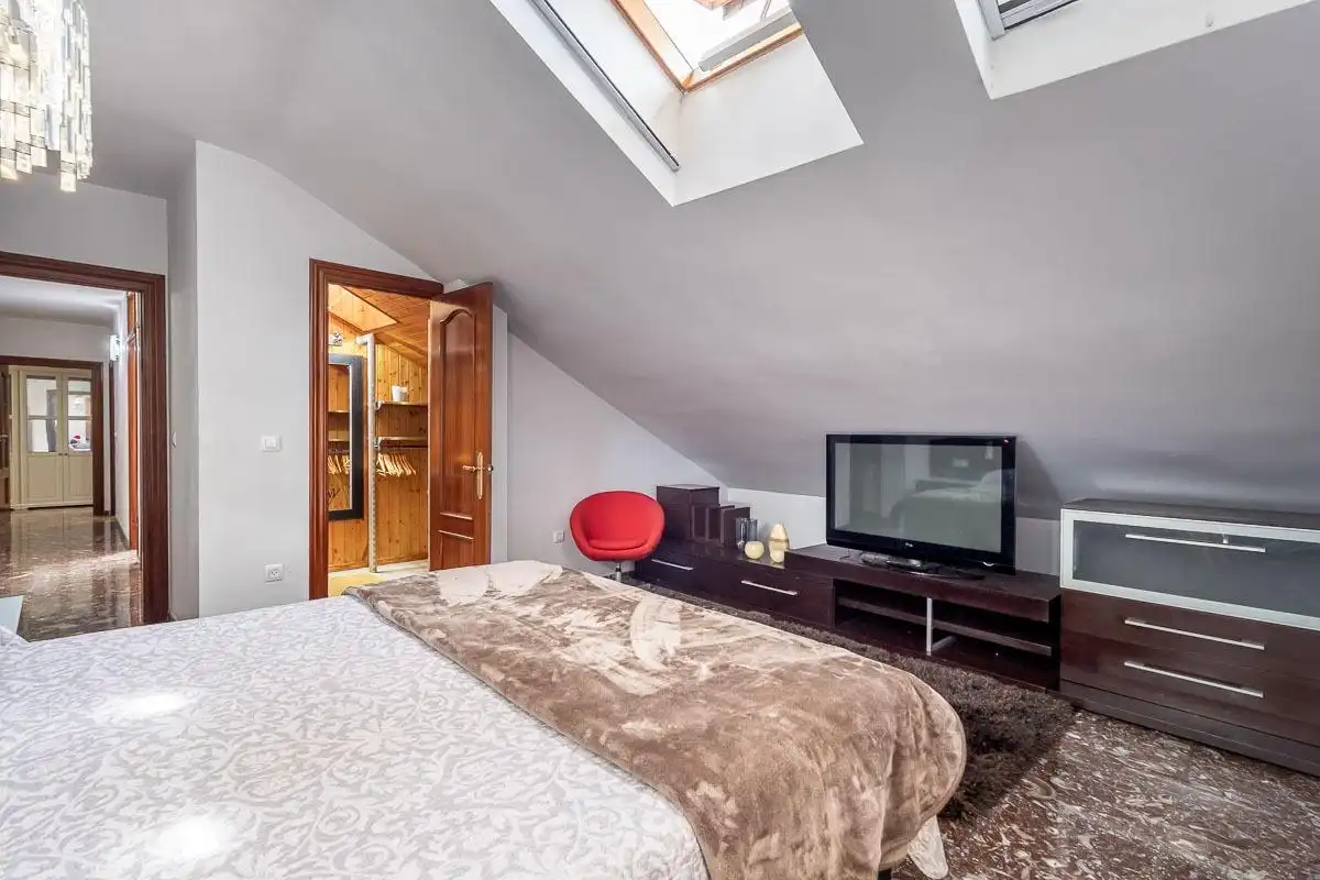 Schlafzimmer von Dachboden zur Miete in Maracena mit Terrasse und Möbliert