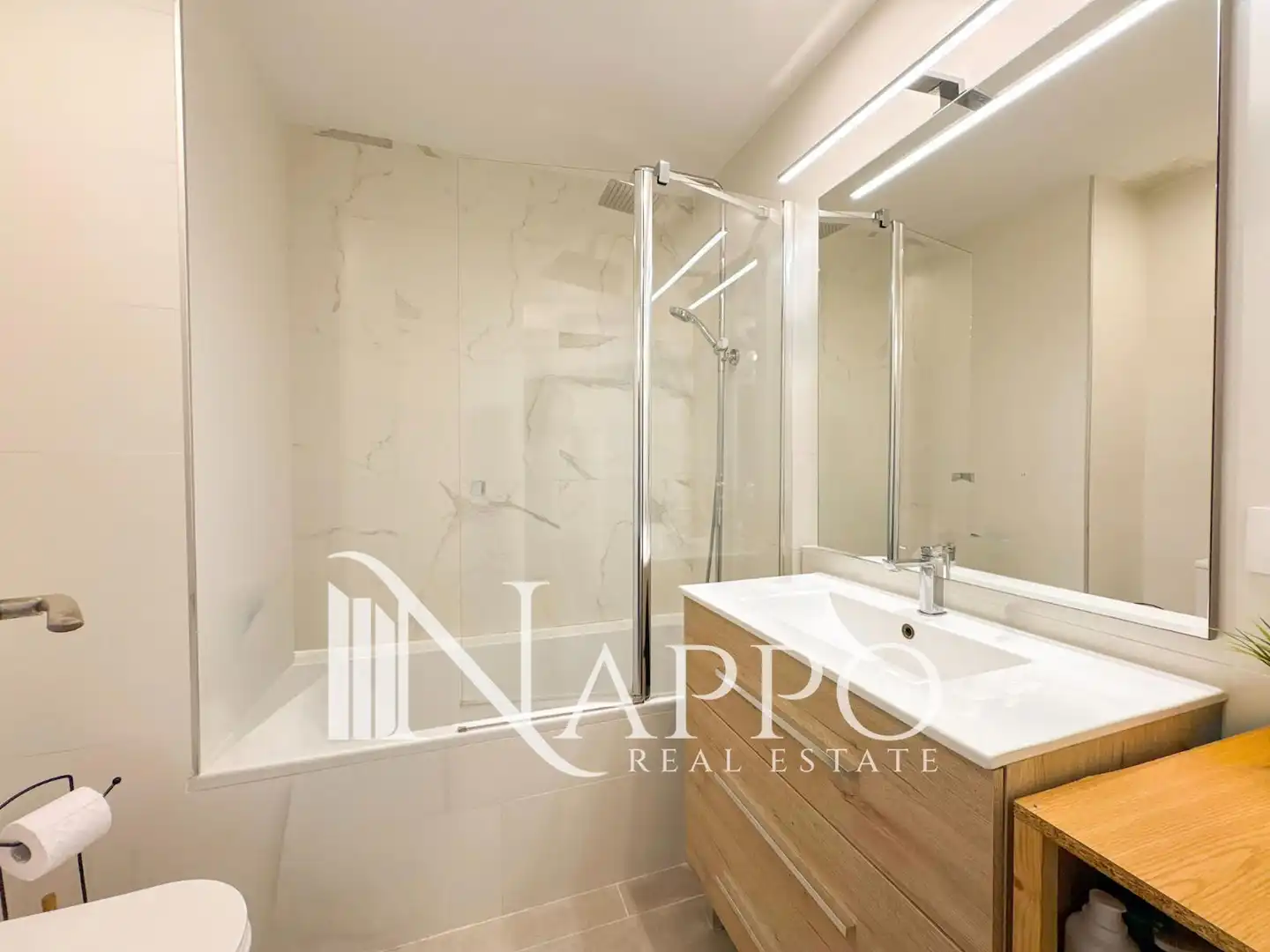 Baño de Piso en venta en  Palma de Mallorca con Aire acondicionado, Terraza y Amueblado