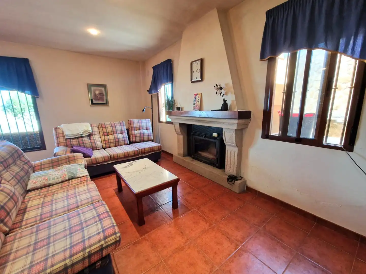 Living room of Houses for sale in Plasencia  with Air Conditioner, Private garden and Terrace
